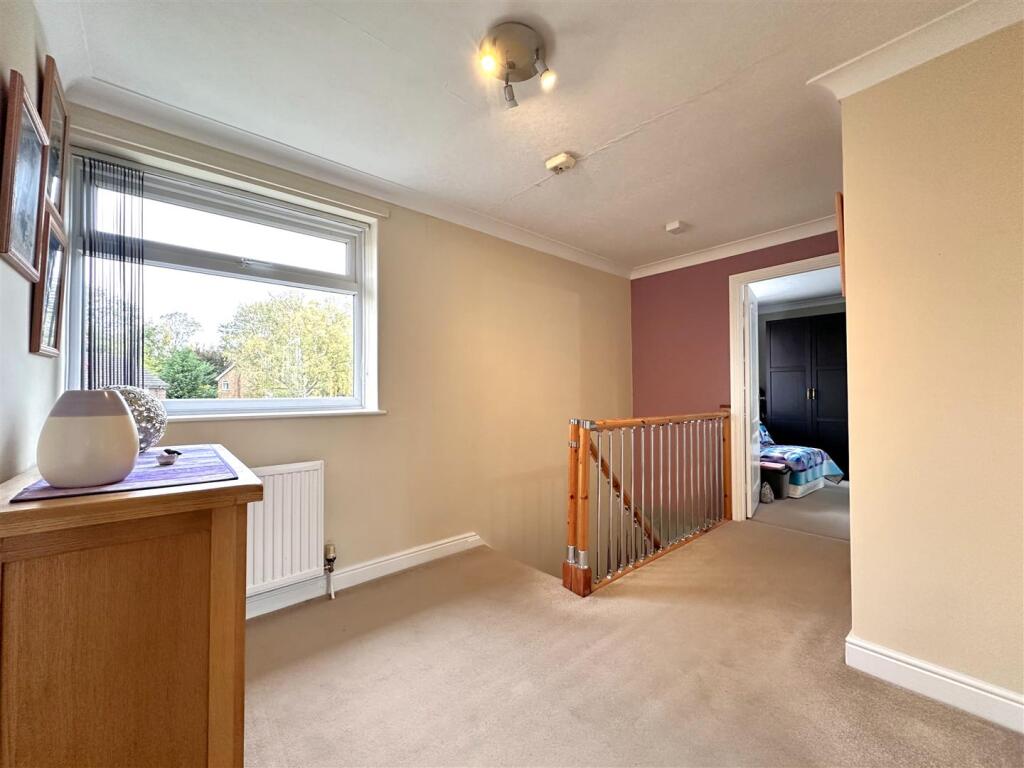 First Floor Landing 929
