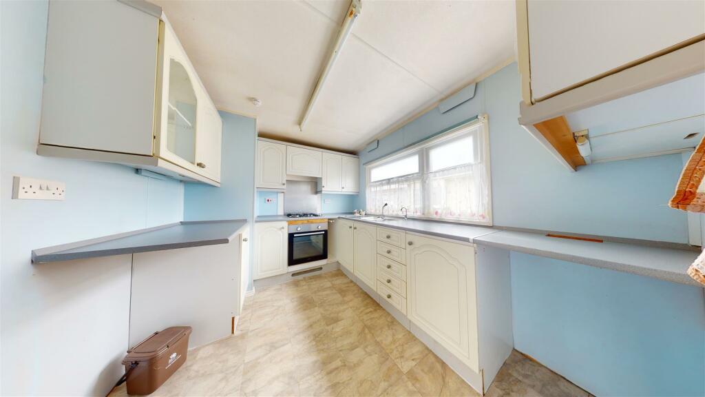24-Rowlands-Caravan-Park-08032023_105134.jpg