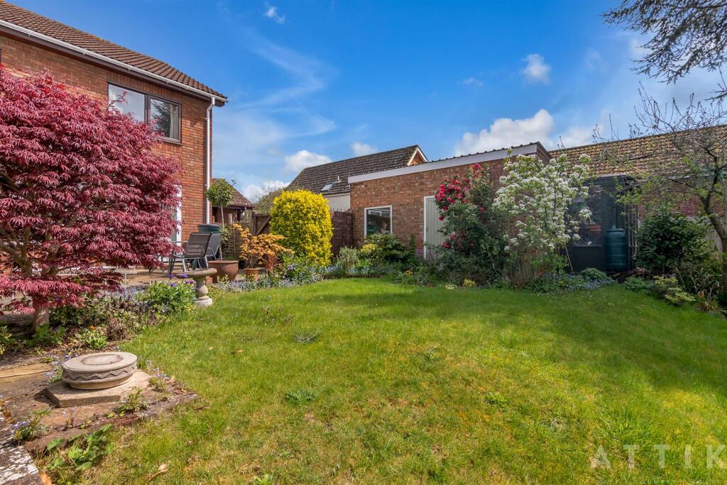 57 Holton Road Halesworth IP19 8HQ (12).jpg