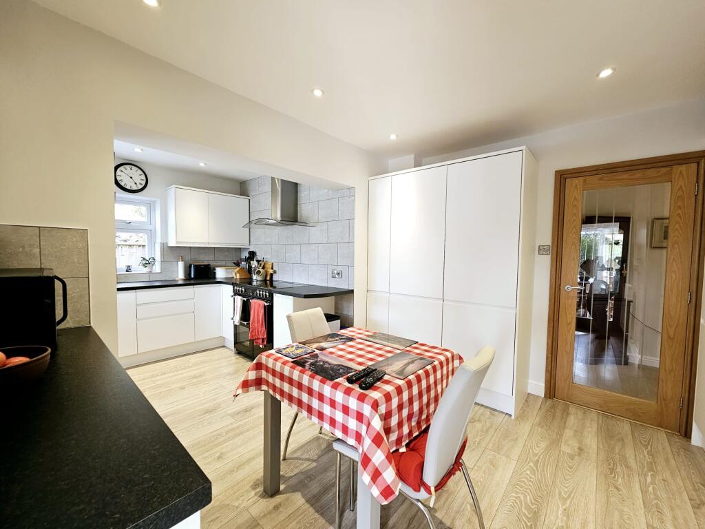 724b9284-54cf-4d85-99e5-6e3b31b96470