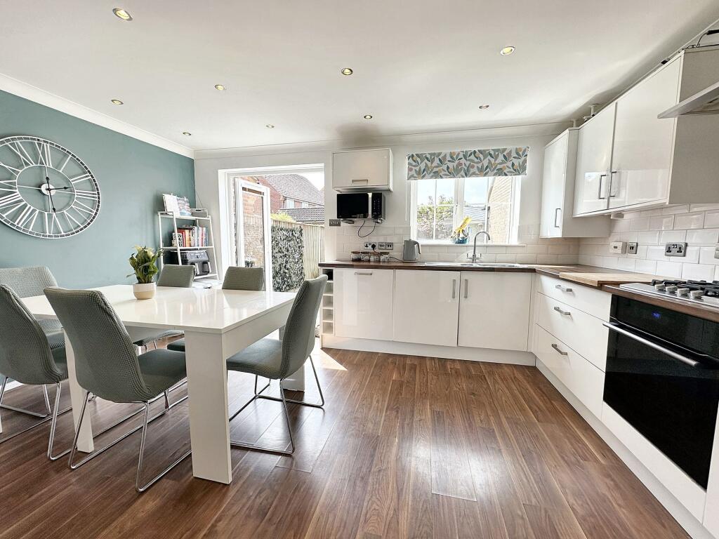 Kitchen/Dining Area