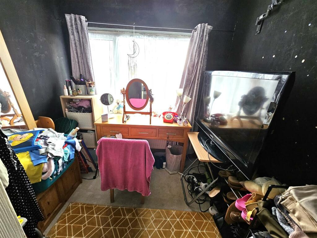 bedroom 3.jpg