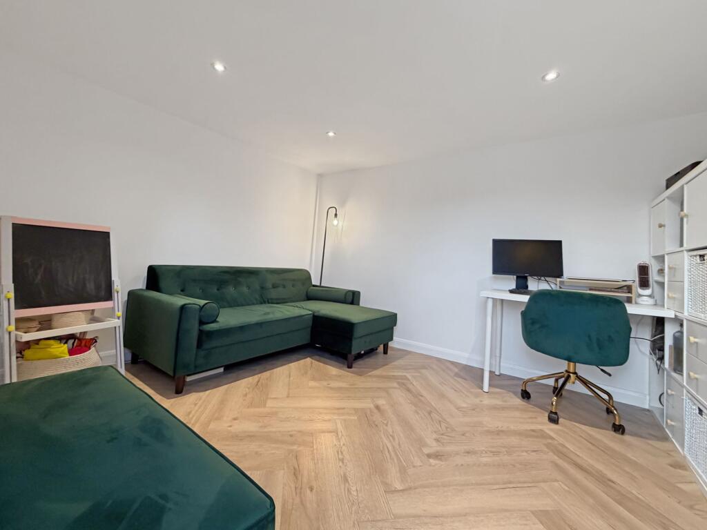 Gaming Room/office/Sitting Room