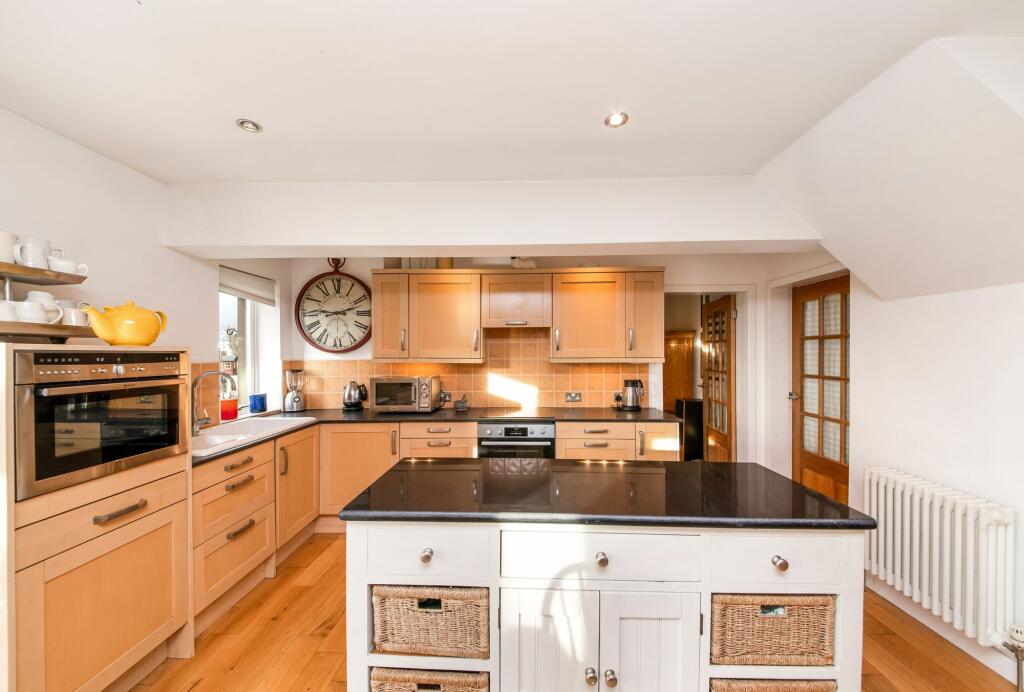 OPEN-PLAN DINING KITCHEN
