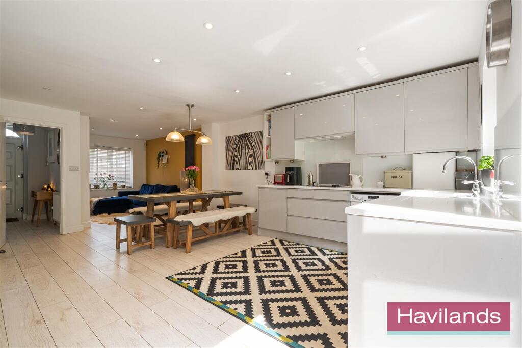 Blenheim Close-18.jpg