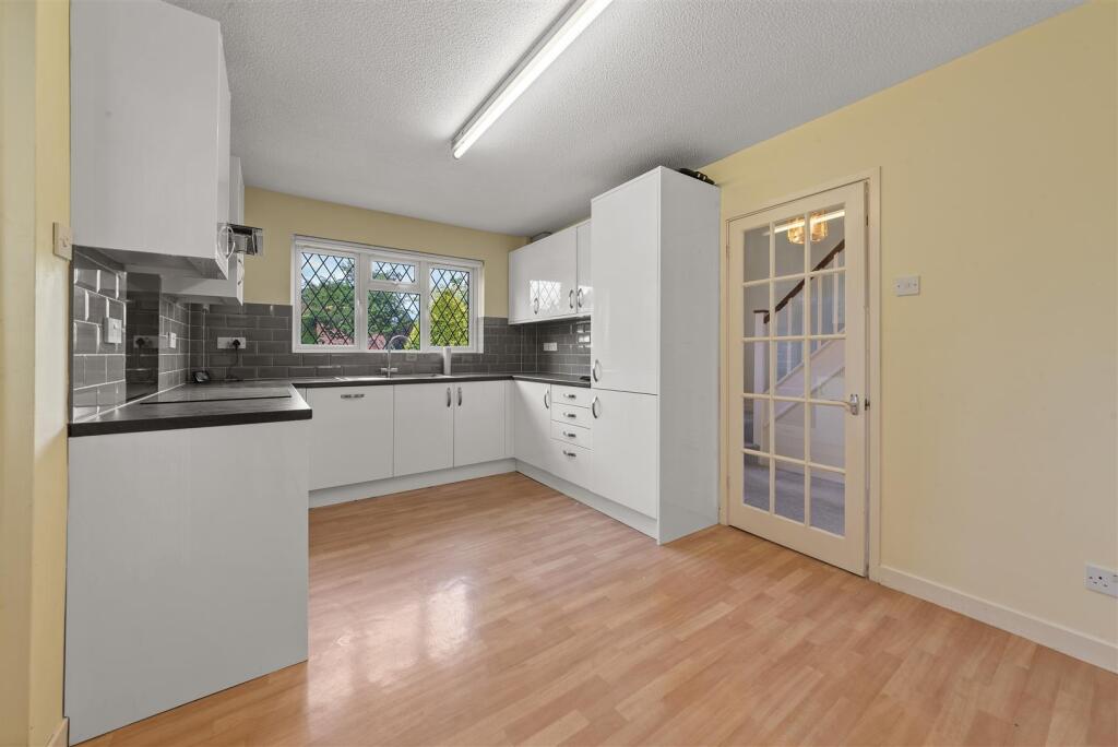 KITCHEN / DINING ROOM