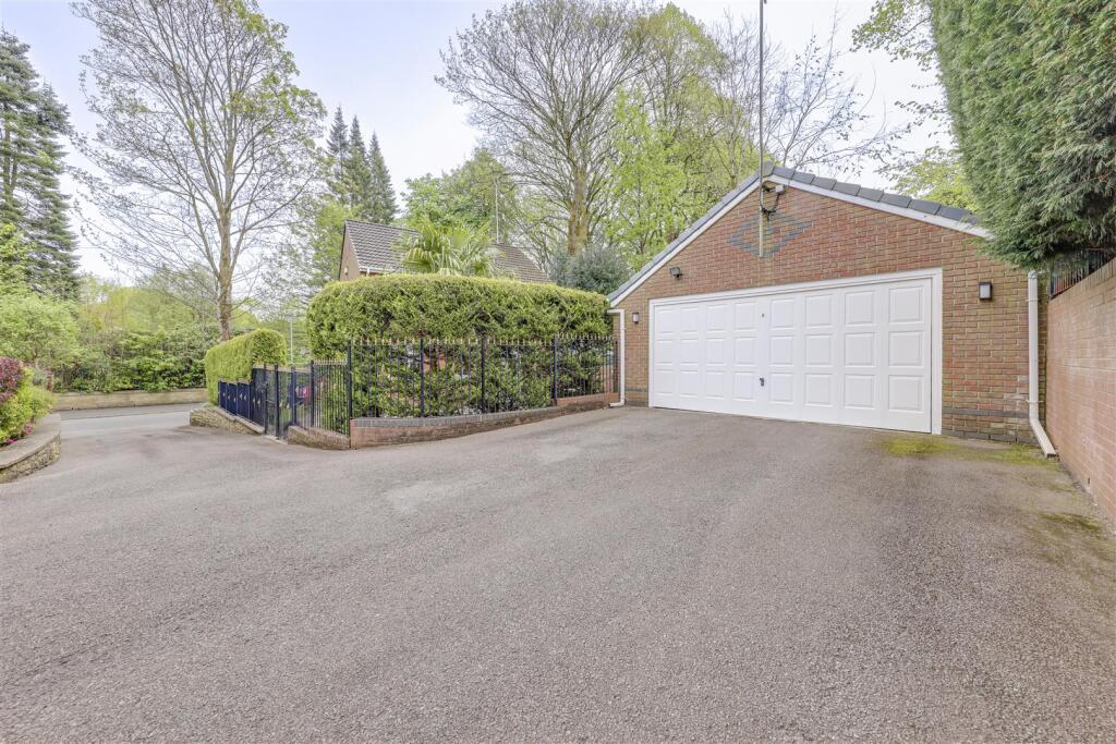 Detached Garage with Charging
