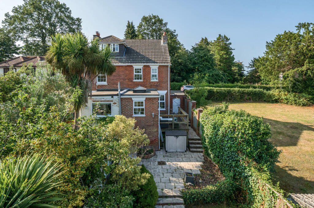 1341071-5-689ef8c...