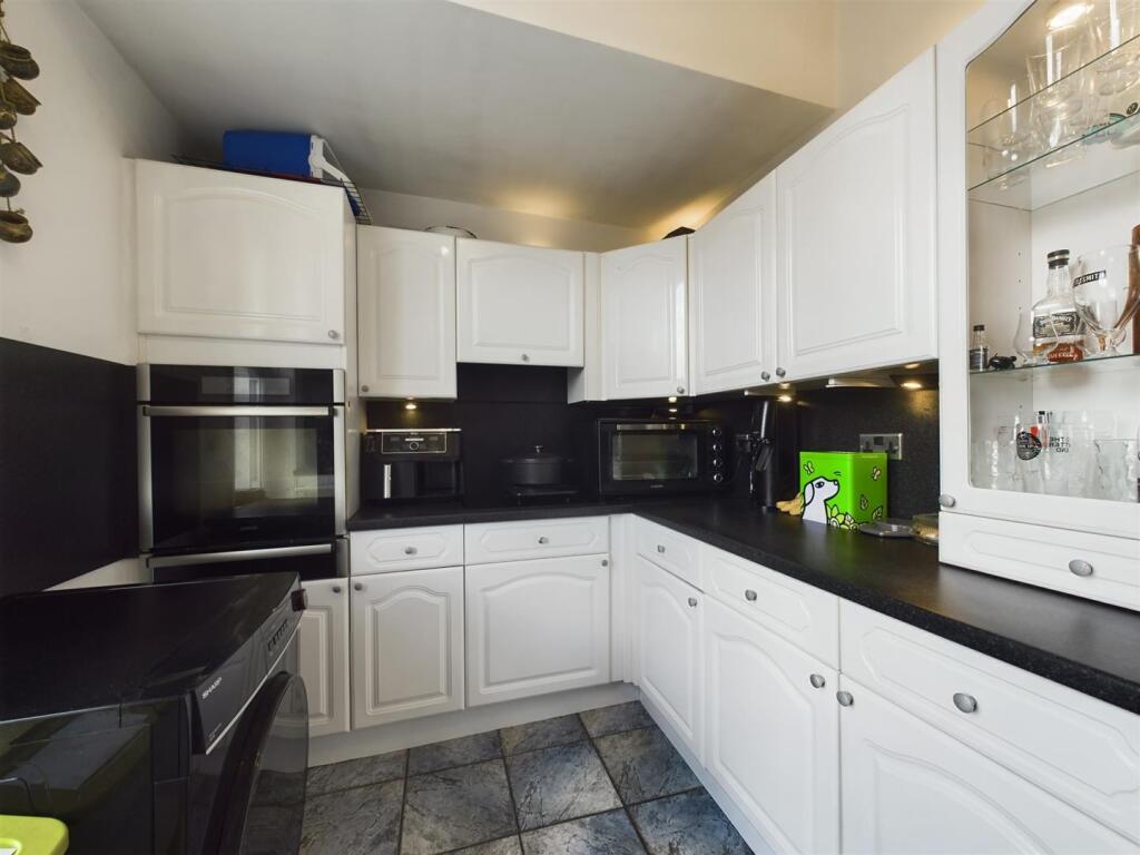 Kitchen (2)