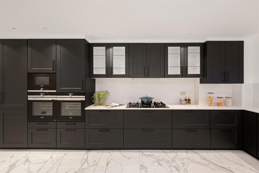 Flat 21 Parkwood Point Hi-23.jpg