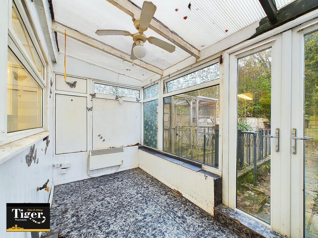 CAM02176G0-PR0392...