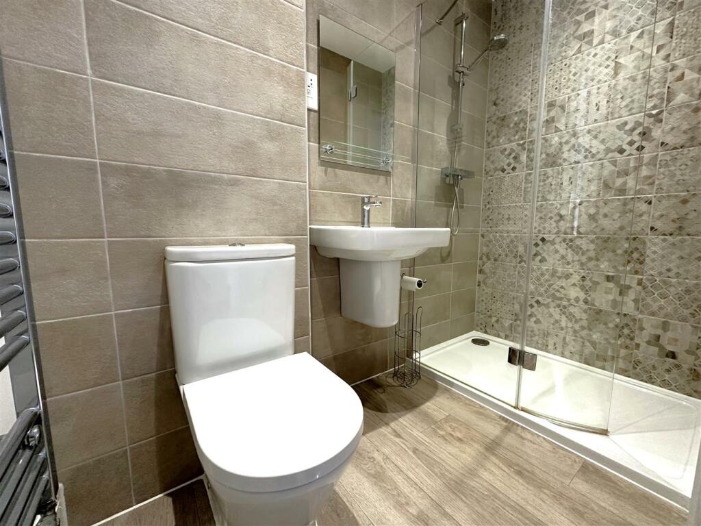 En-Suite Shower Room 556