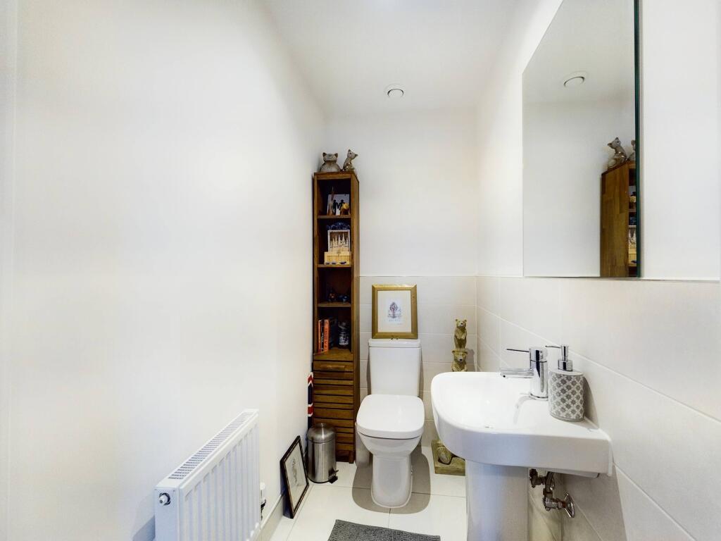 CAM01354G0-PR0042-STILL014