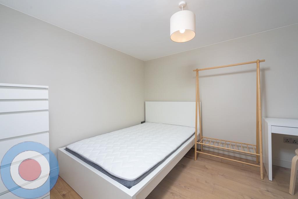 bed_2.jpg