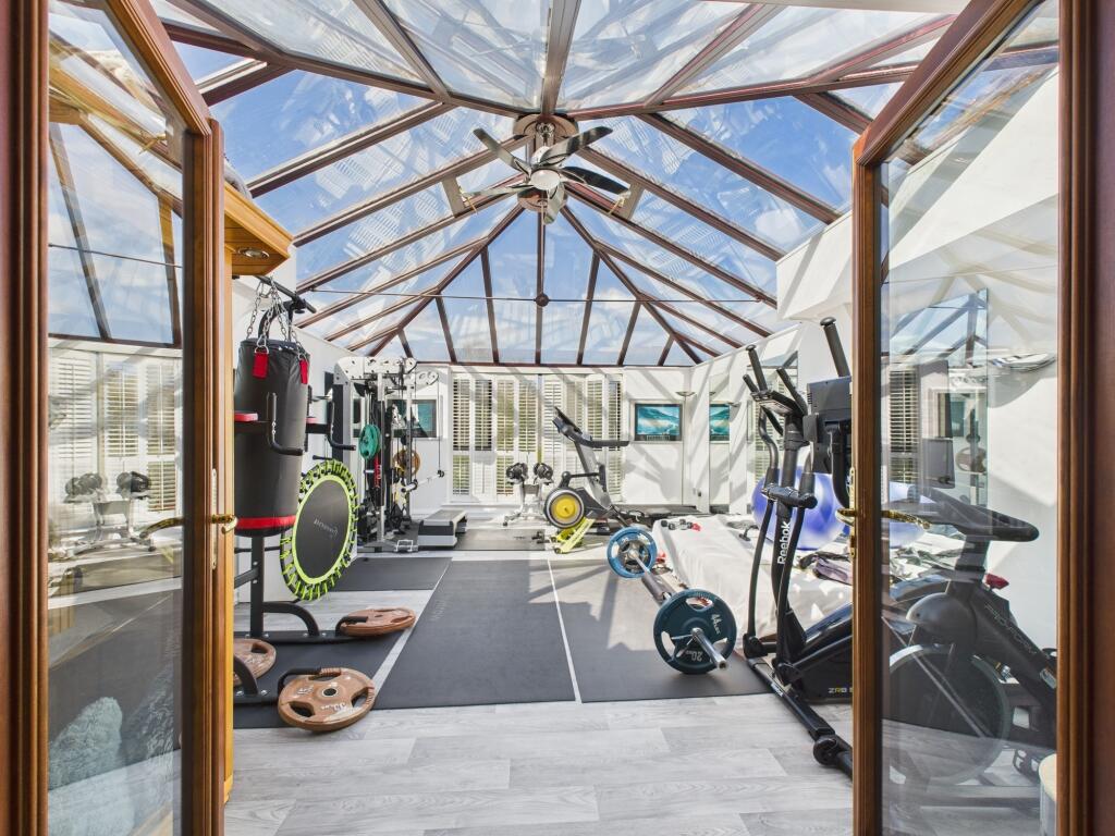 CAM04024G0-PR0024-STILL006