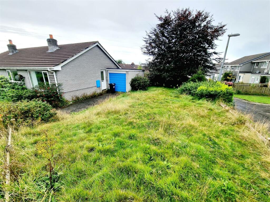Side garden 1.jpg