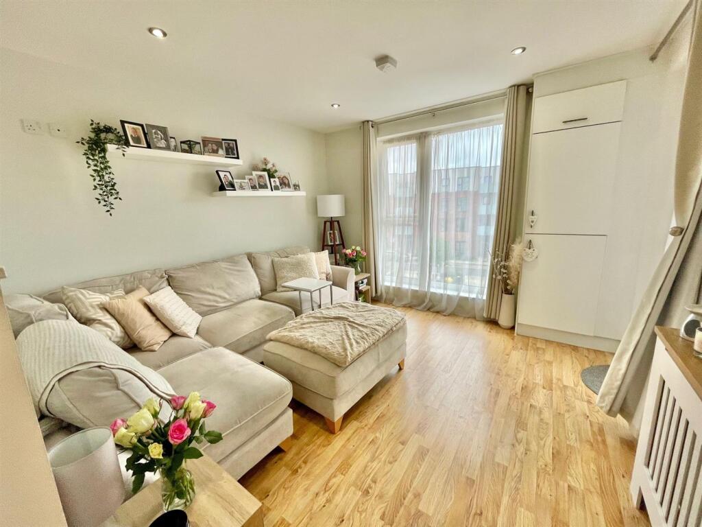 18 Lewis House Lounge.jpg