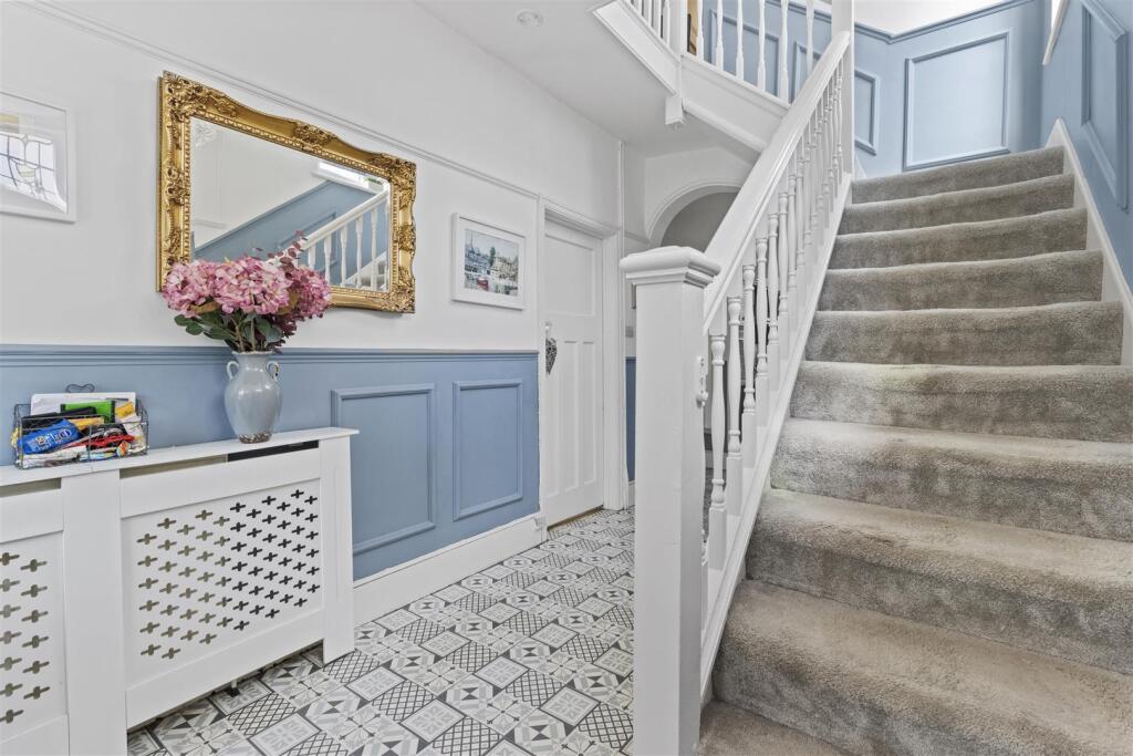 entrance hall #4.jpg