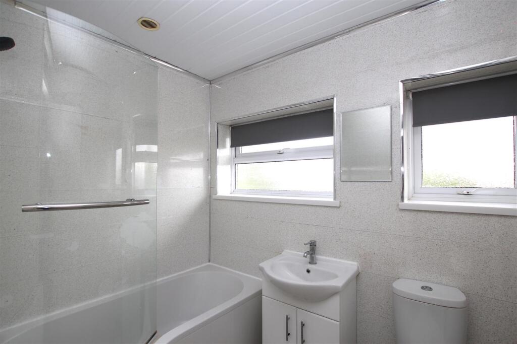 Bathroom.JPG