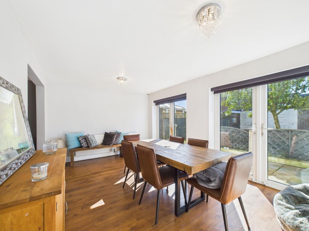 CAM02093G0-PR0058-STILL030