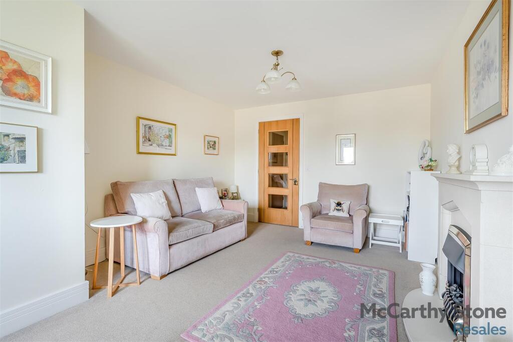 8640072-interior16.jpg