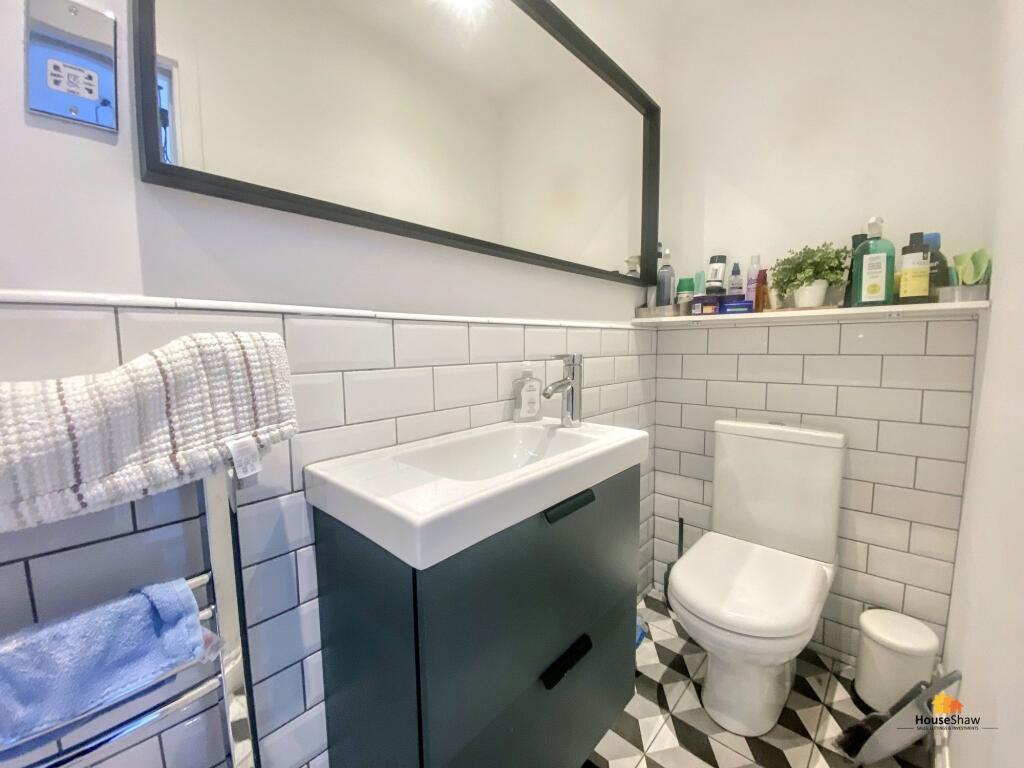 Bathroom (sharing with room 2)