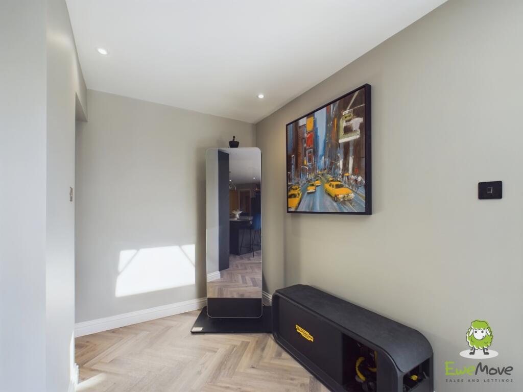 CAM03778G0-PR0171-STILL035