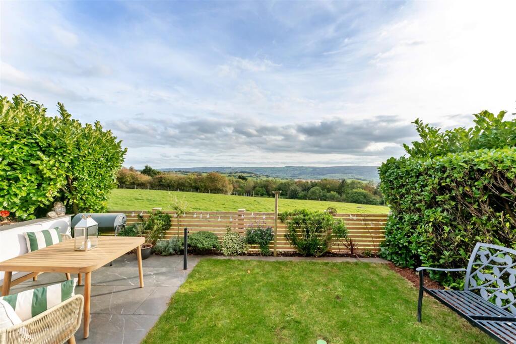 5 Church Court, Church Road, Redhill BS40 5SG 44.j