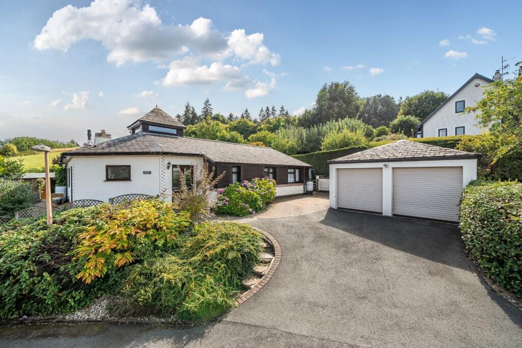 Front with twin garage.jpg