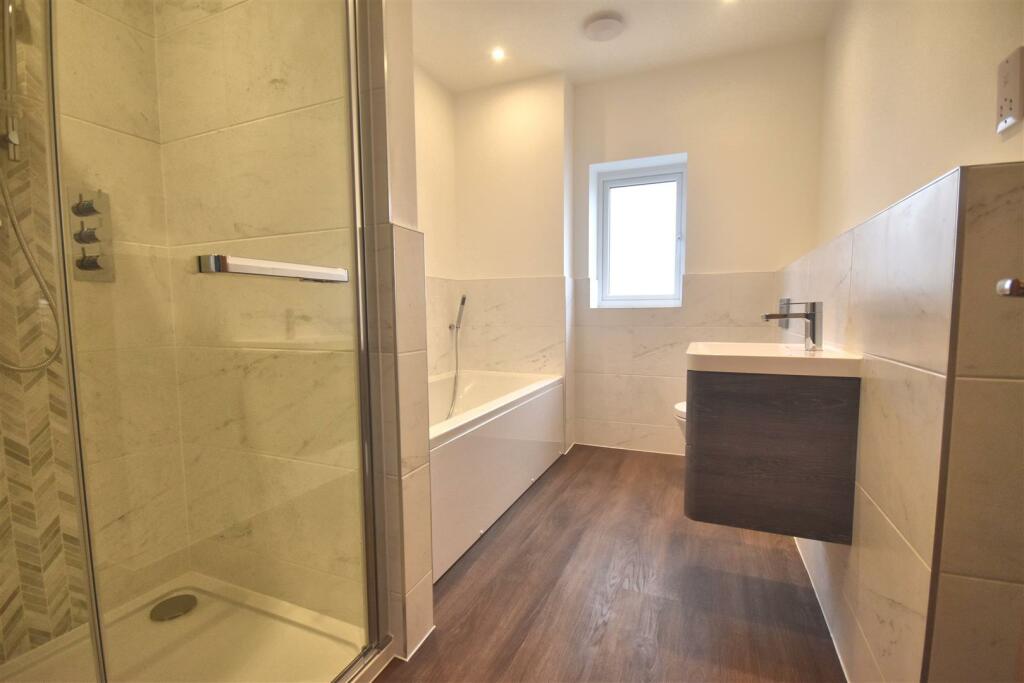 Family Bathroom.jpg