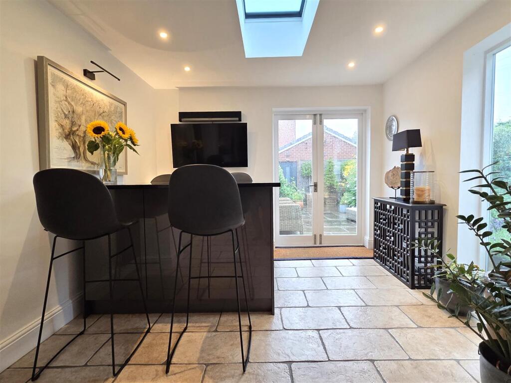 DINING AREA/GARDEN ROOM