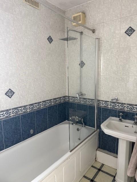 Bathroom 2.jpg