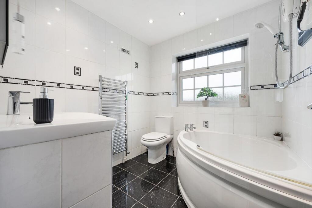 38 Broadstone Road HDR-22.jpg