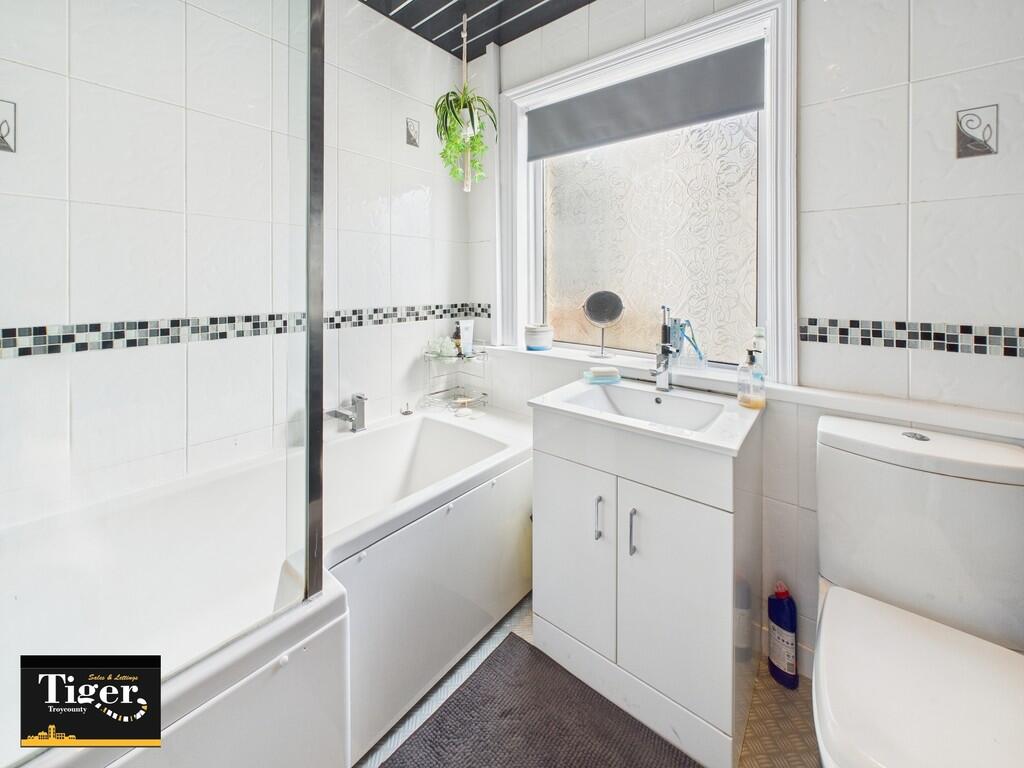 CAM02176G0-PR0561...