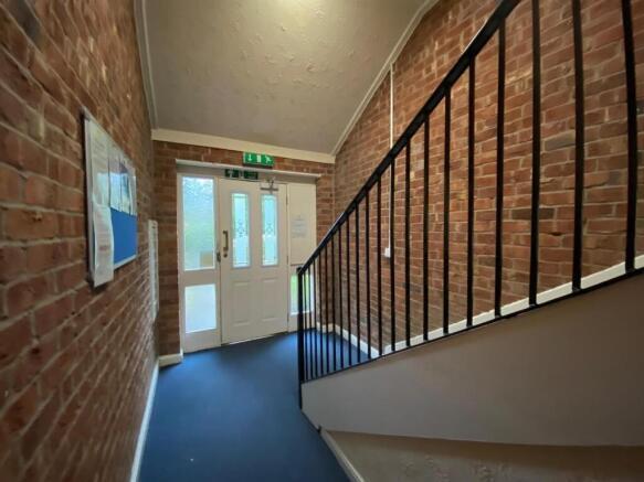 flat5 main entrance hall.jpeg