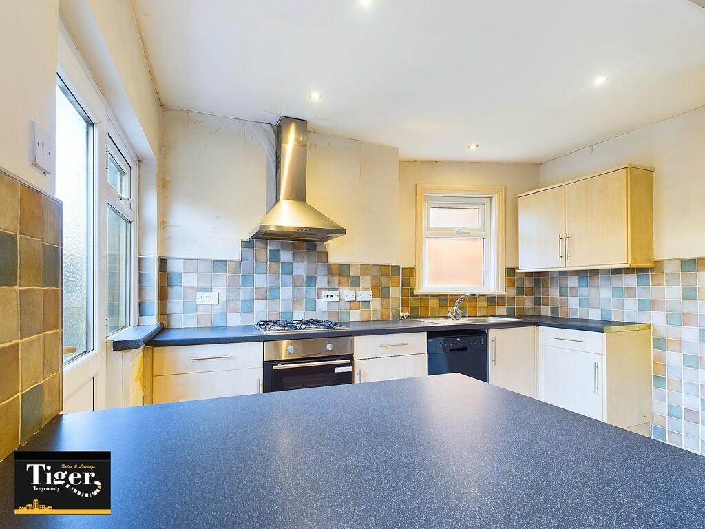 CAM02176G0-PR0472...