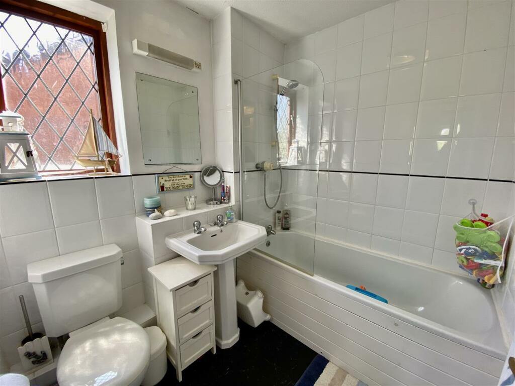 FAMILY BATHROOM
