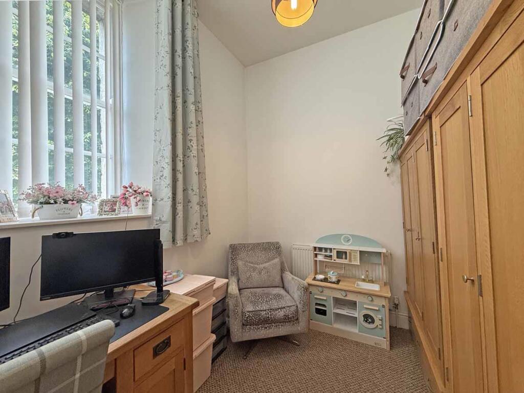 Evans Court - Bed 2.jpg