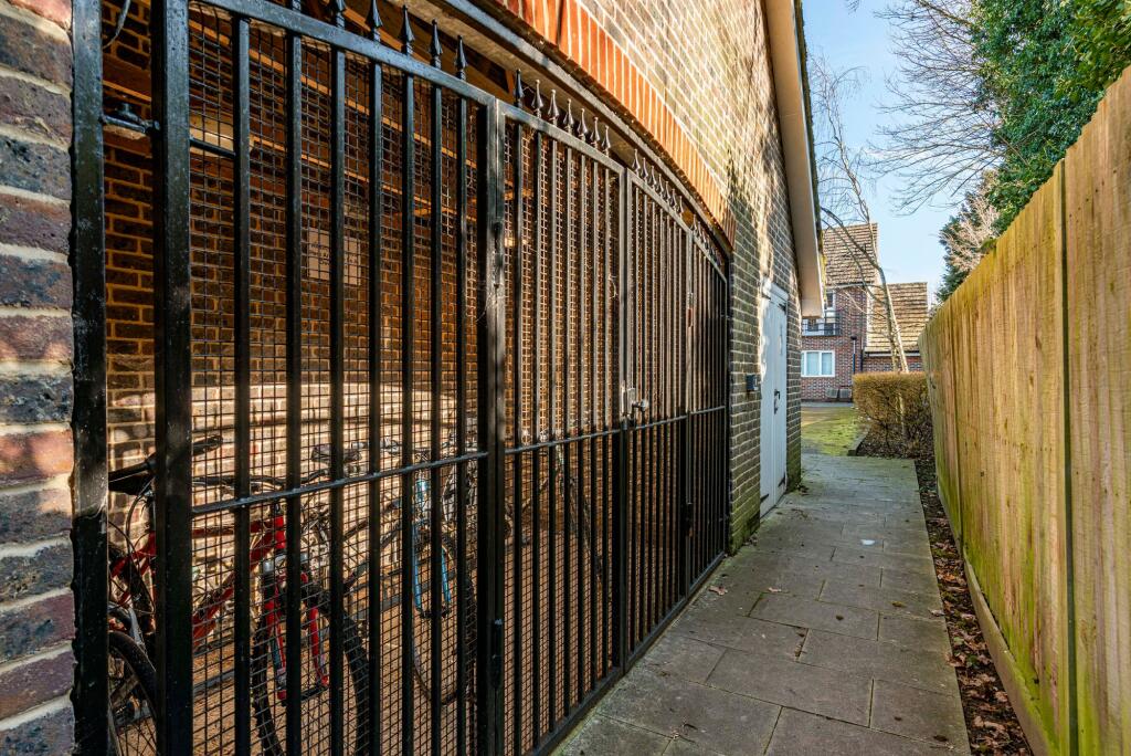 Bike/Bin Store (1)