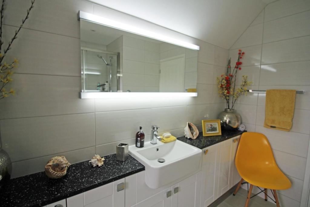 10 the close shower 2.jpg