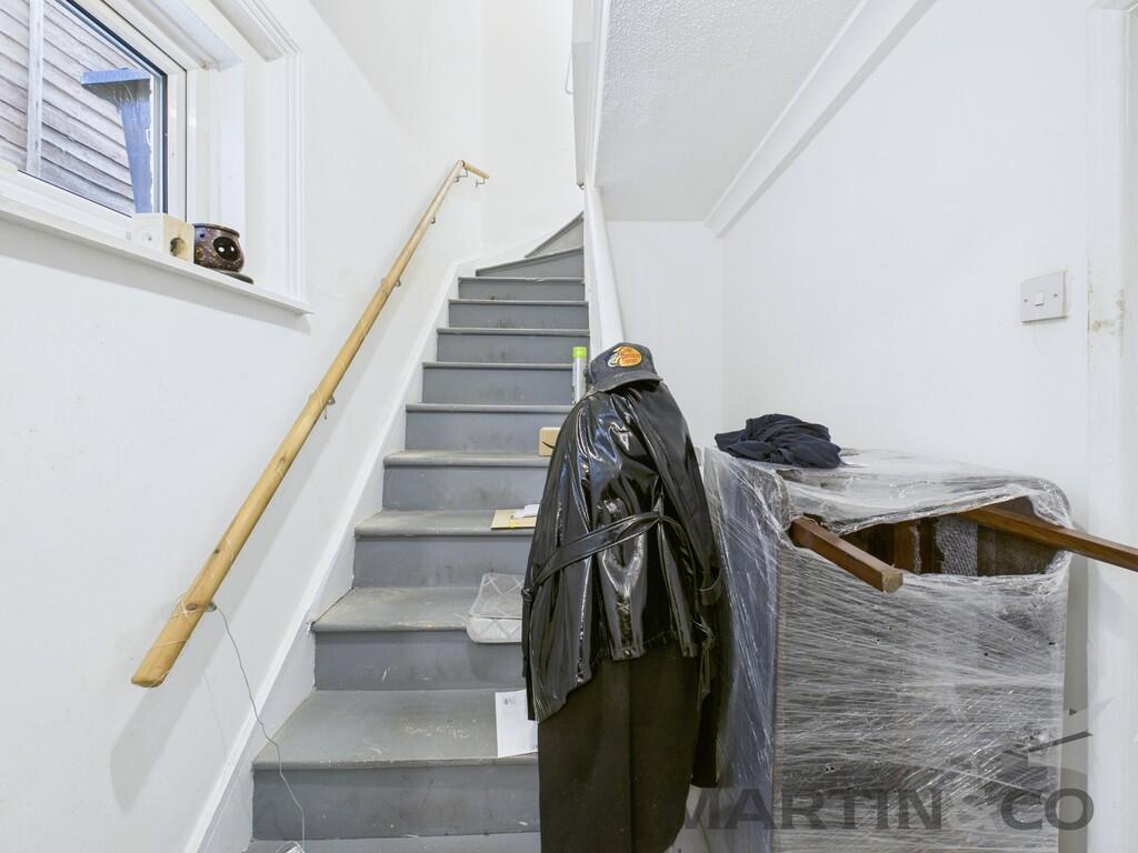 Flat 4 - Staircas...