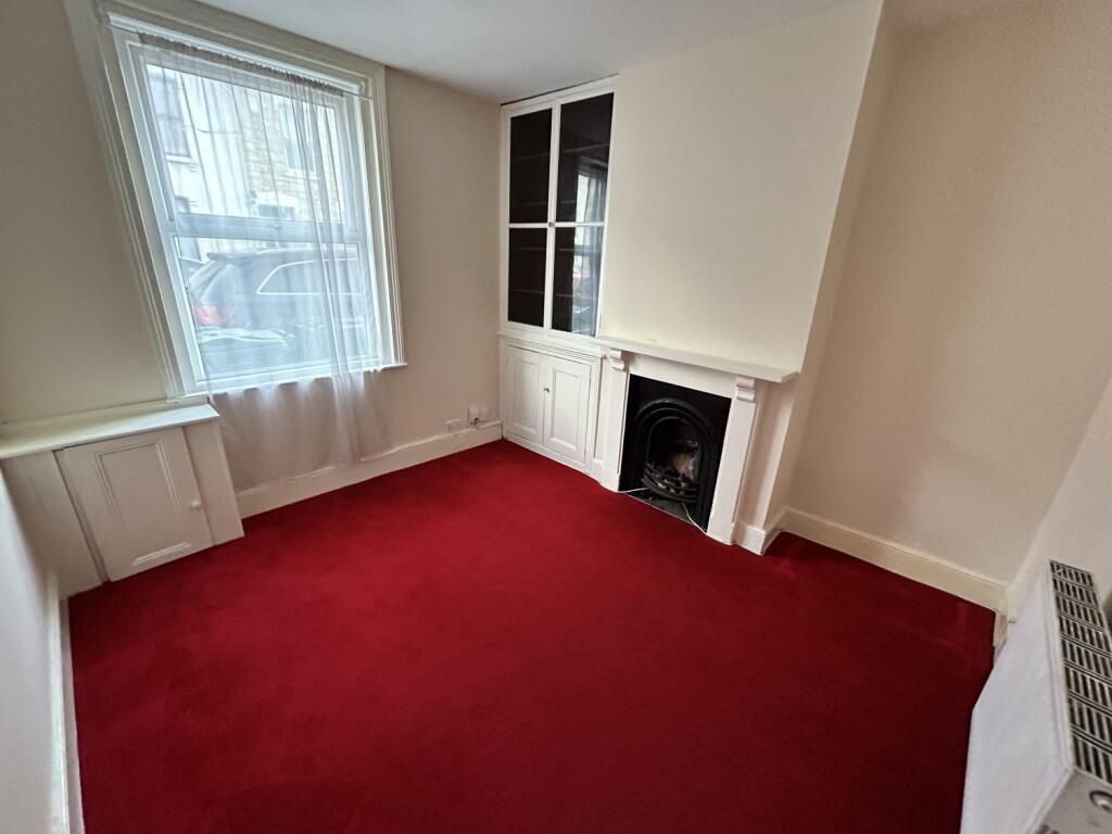 sailsbury front room