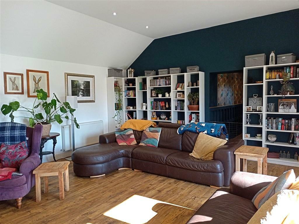 Feature Lounge - View 2