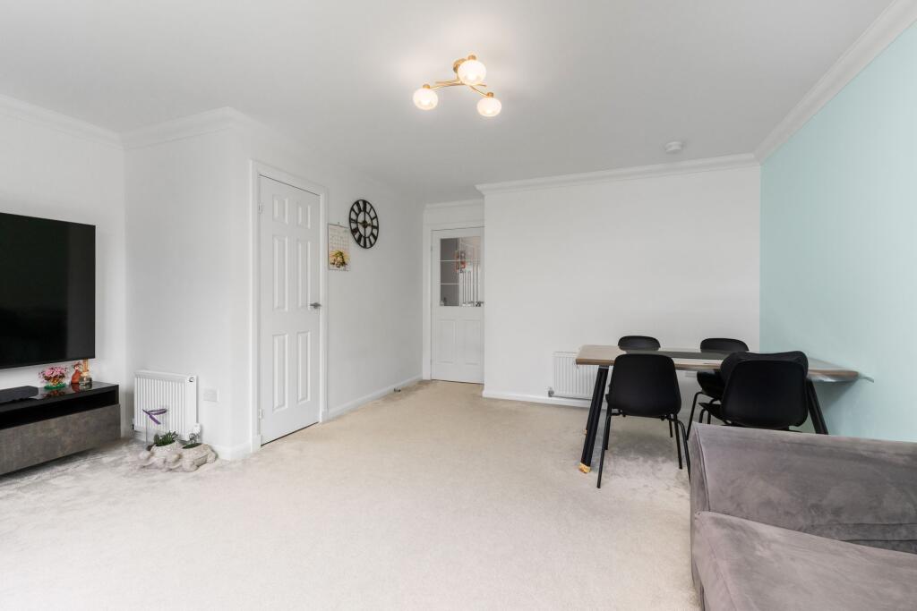 Lounge / Dining Area