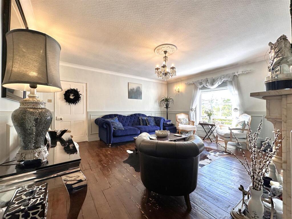 Living Room 621
