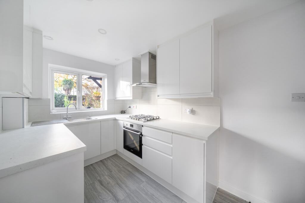 1386051-10-692999...