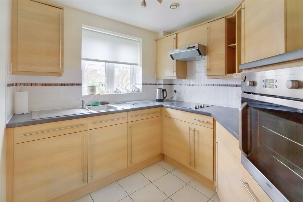 8540501-interior03.JPG
