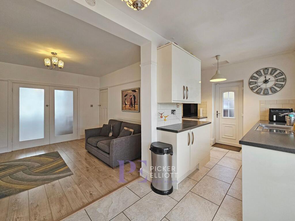 L Shaped Kitchen/Diner