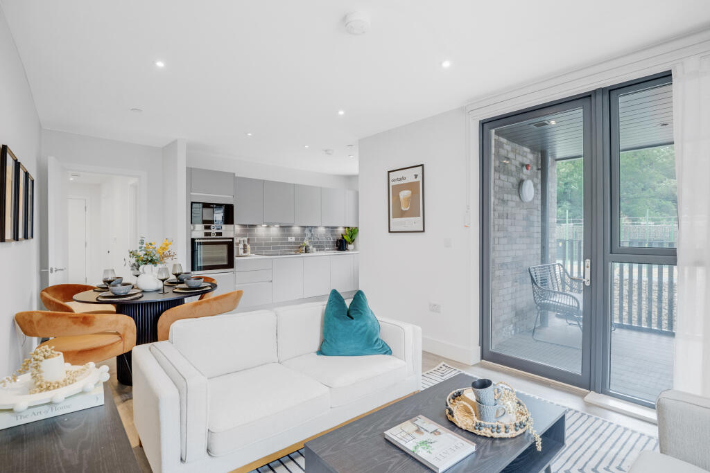 10-341e84002-we3wDH-JJ-Show Flat Garwood House-...