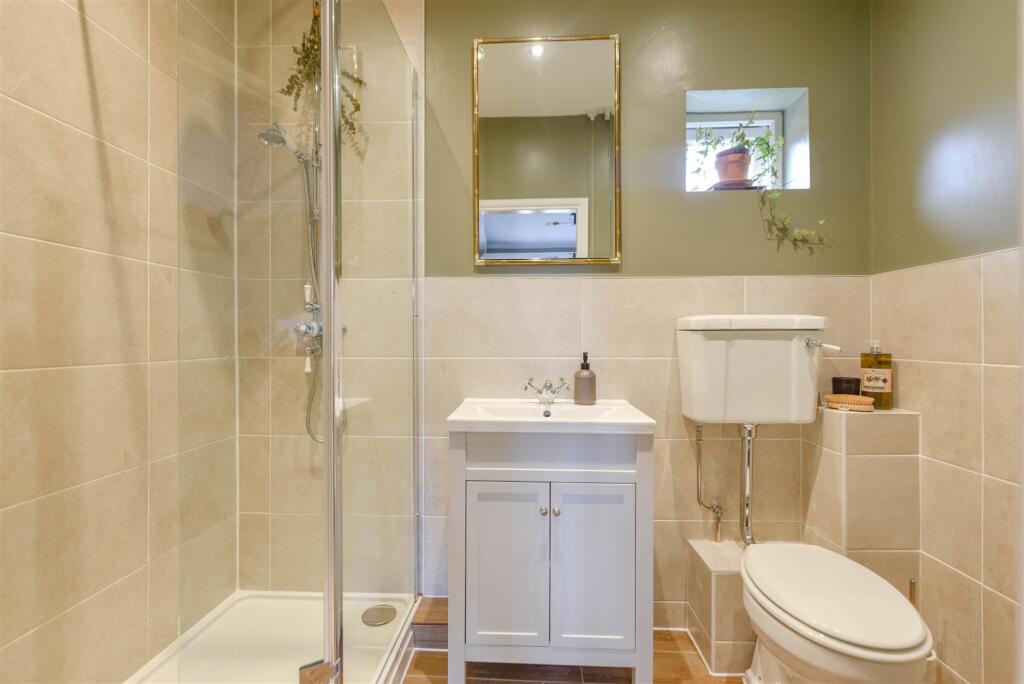 ENSUITE SHOWER ROOM